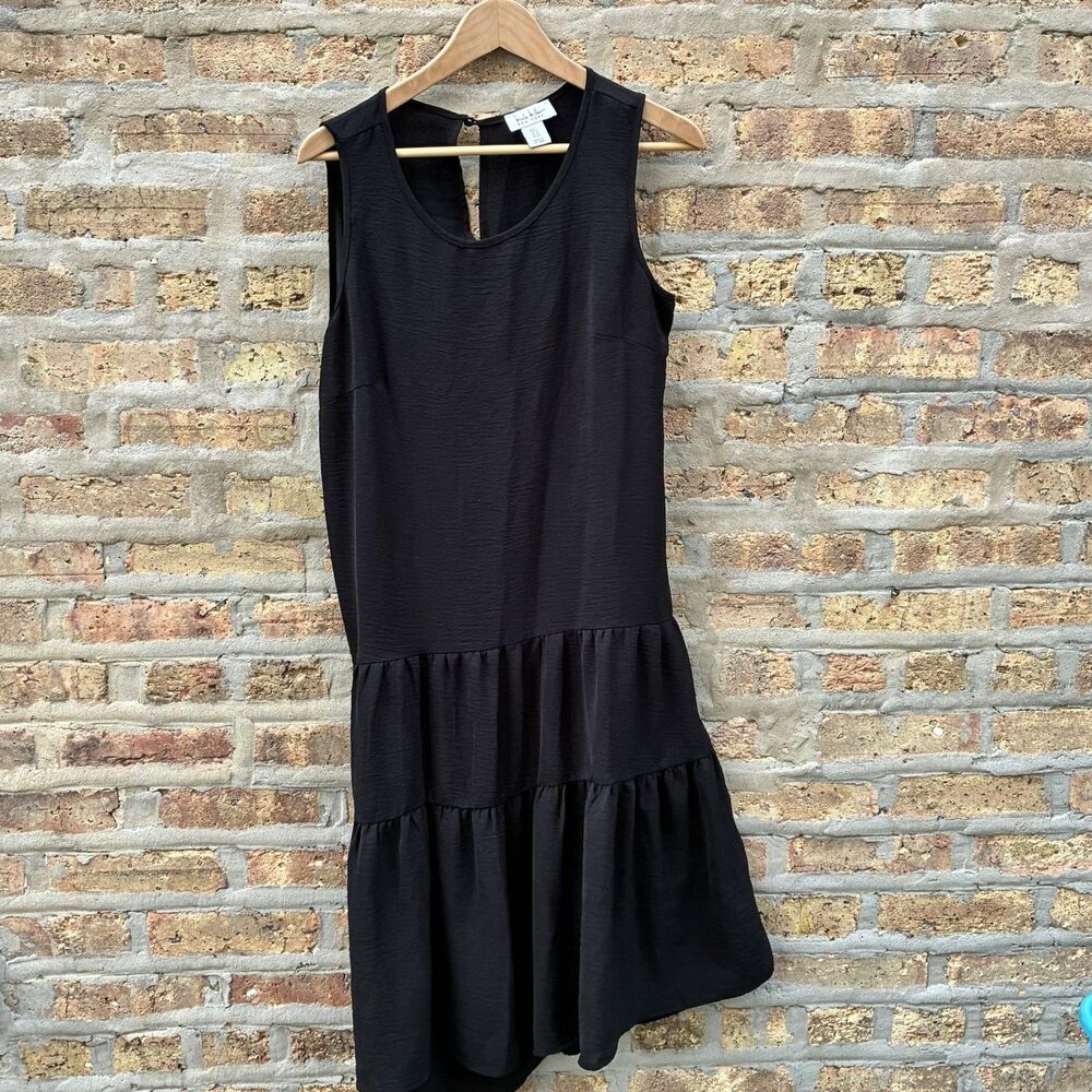Nicole Miller New York Black Scoop Neck Sleeveless Tiered Shift Dress L